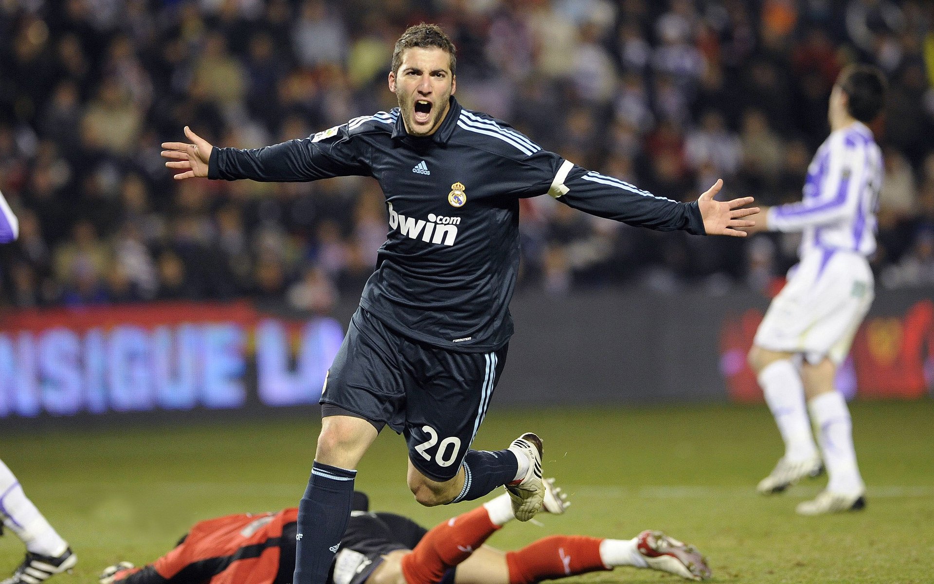 欧洲球星闪耀赛场,用实力证明荣誉与控制,欧洲杯球星巡礼