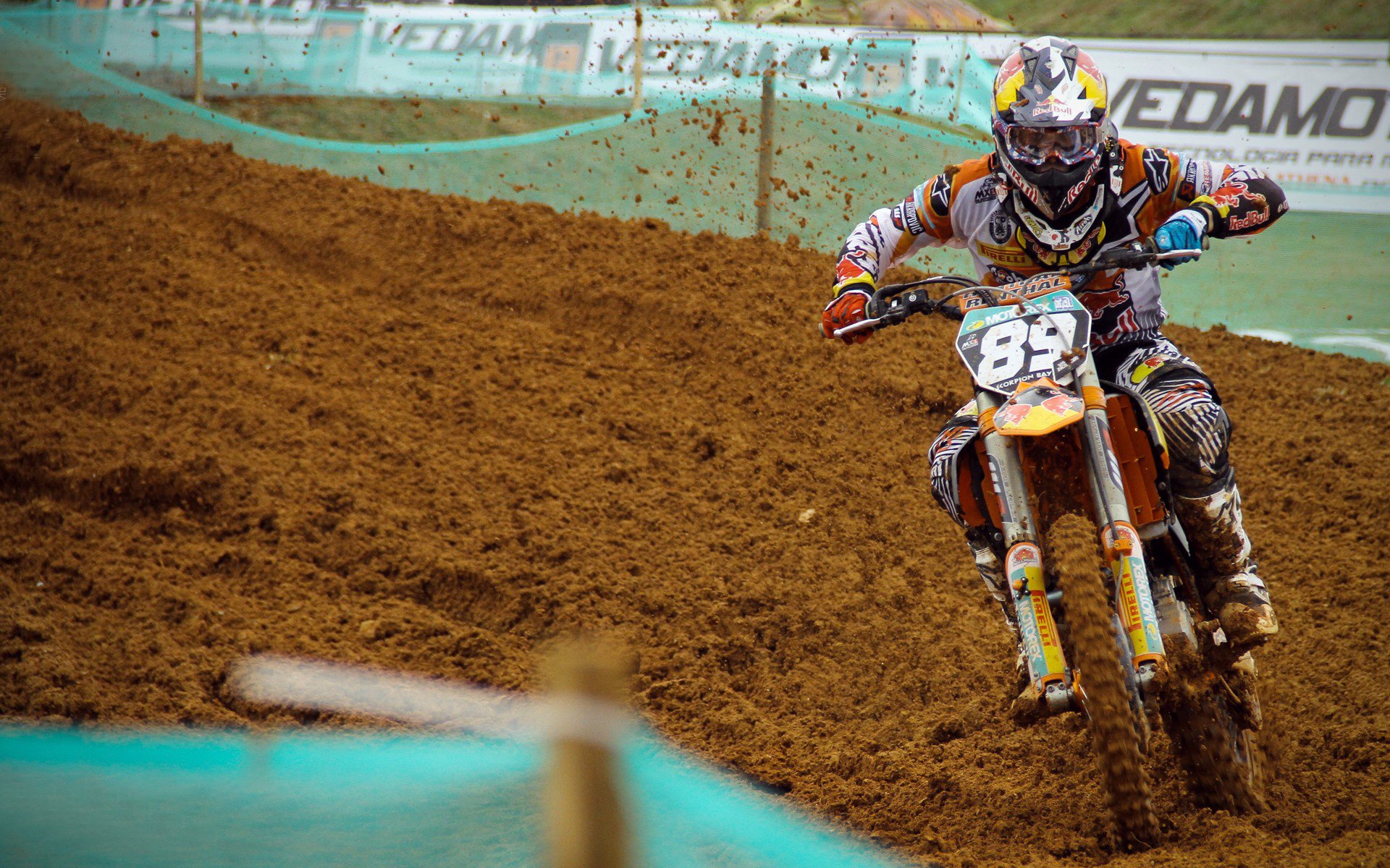 九游（jiuyou.com）游戏-克罗地亚骑手吉塔·日特科维奇在2024年国际马术联合会世界障碍赛中以“Dior”马匹获得第十名，展现坚韧精神。