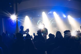 九游网页版入口-C罗与粉丝互动现场热情高涨，c罗与队友