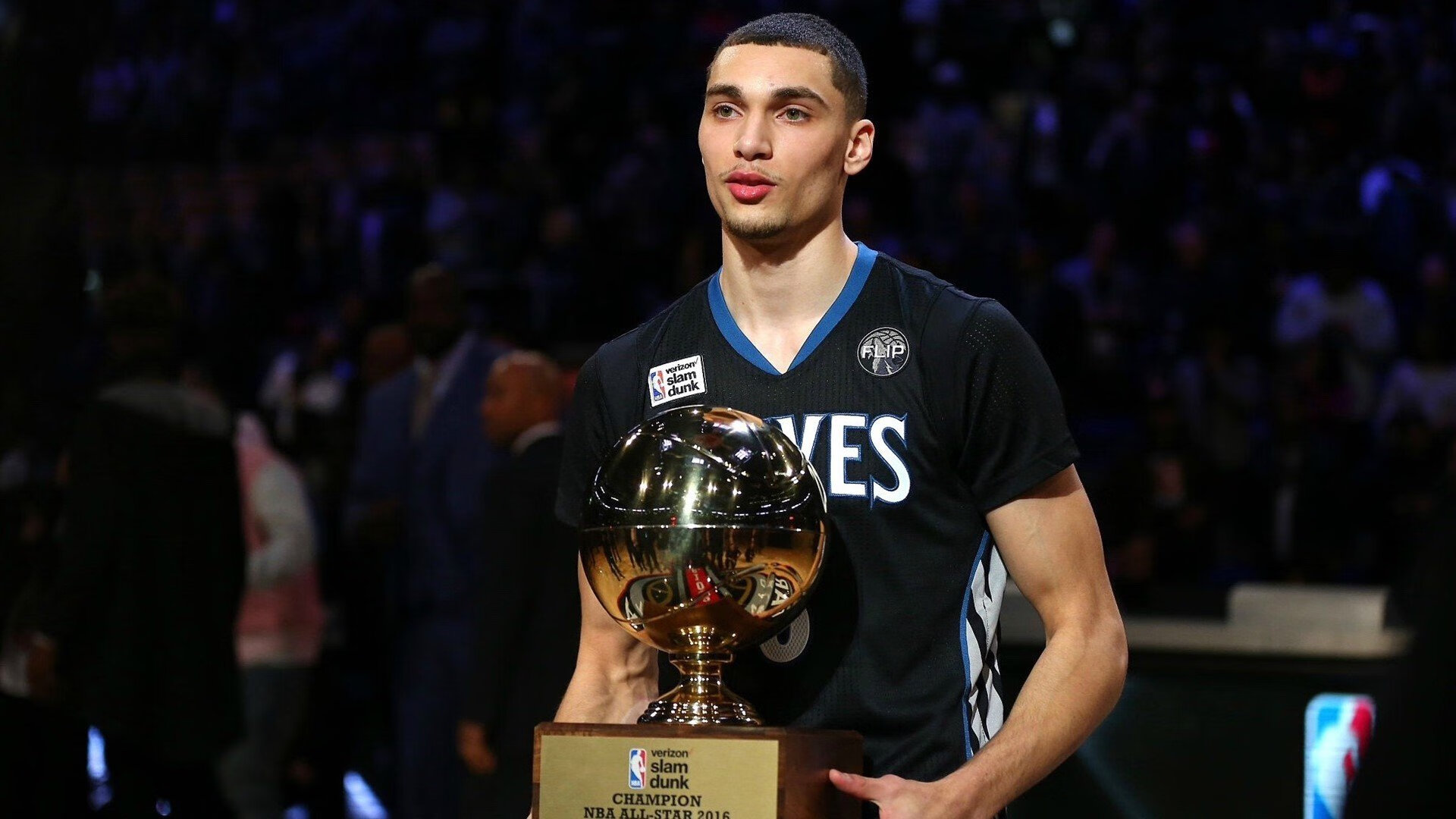 九游娱乐(jiuyou)官网-克莱尔表现亮眼 赢得观众热烈掌声，克莱尔登场作品