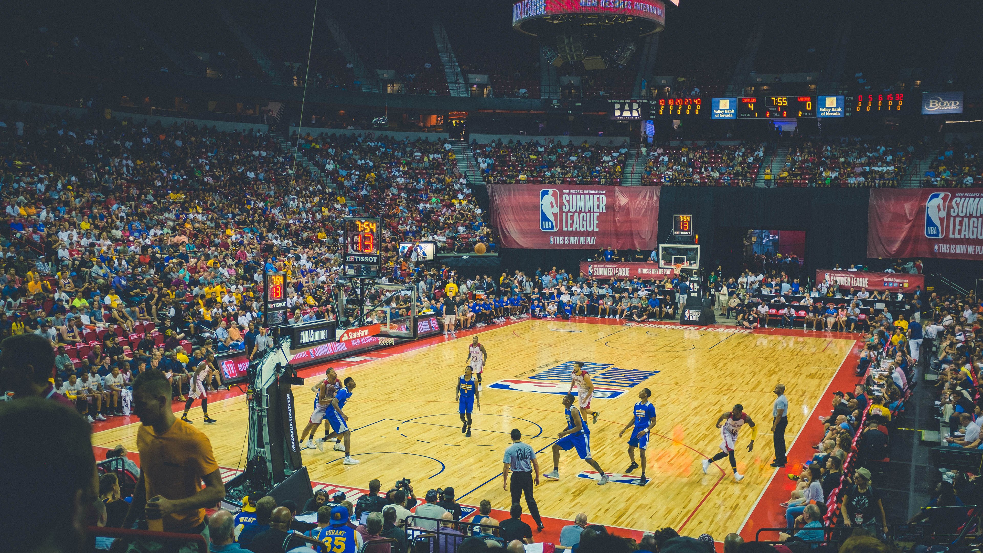 九游娱乐(jiuyou)官方网站-史上“炸裂”盖帽战：谁的防守最惹人敬畏？，盖帽挑战